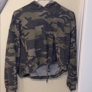 Camo Cropped Hoodie